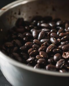 "Simple canned black beans recipe for beginners with easy-to-find ingredients and low difficulty level."
